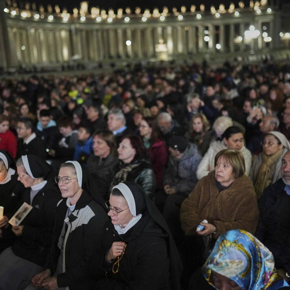 Pope thanks volunteers for 'miracle of tenderness' as another Holy Year event passes without him